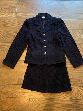 Classic Black Tweed Women's Blazer and Skirt Set